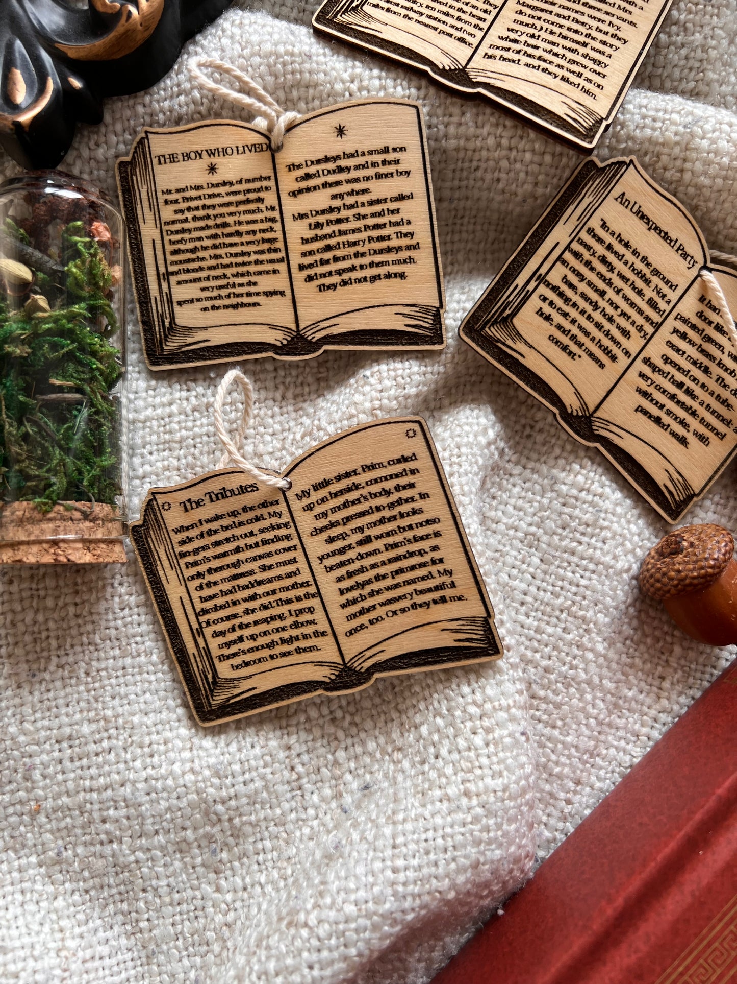 Bookish ornament (open book)
