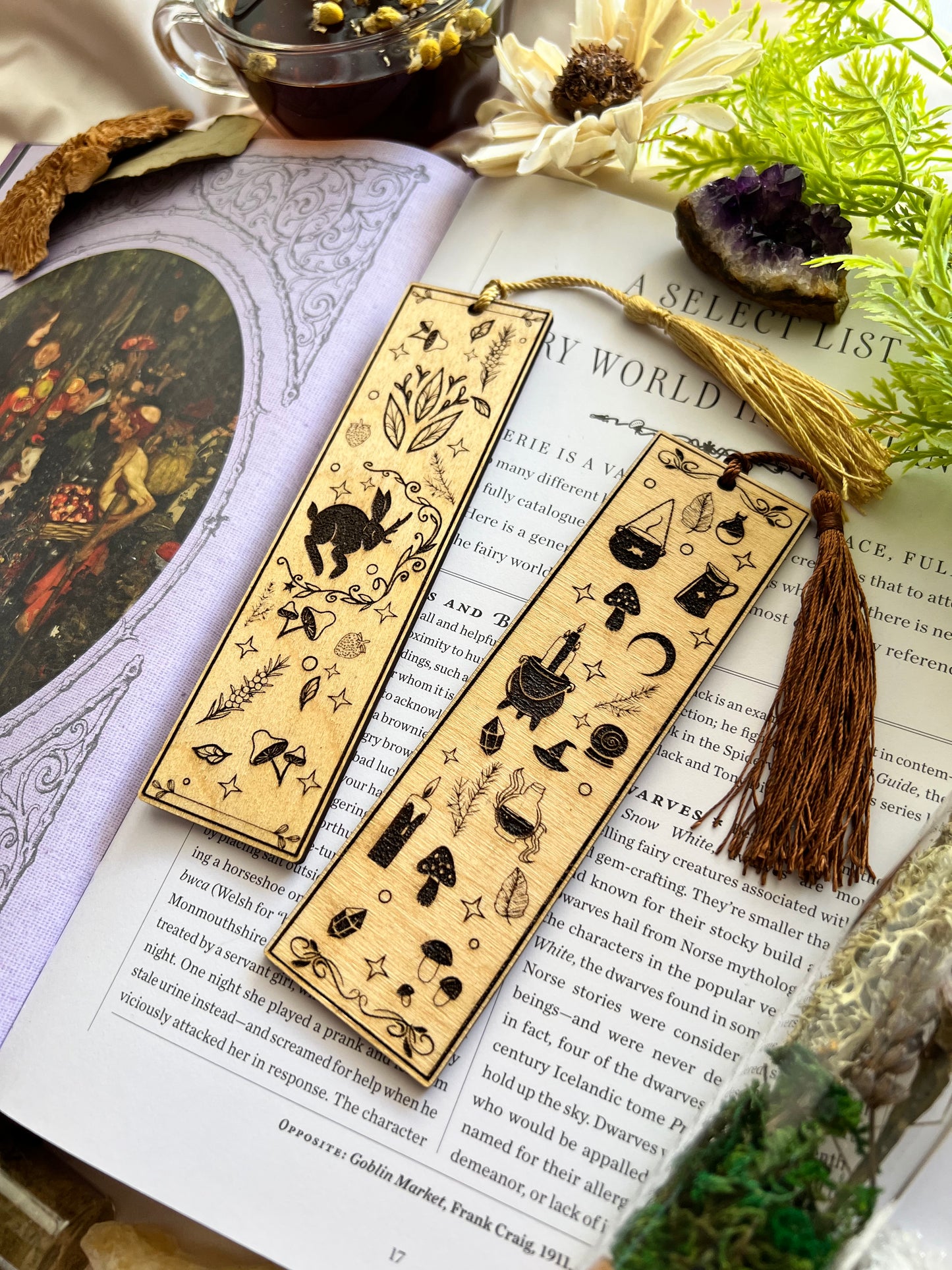 Set of 2 wooden bookmarks