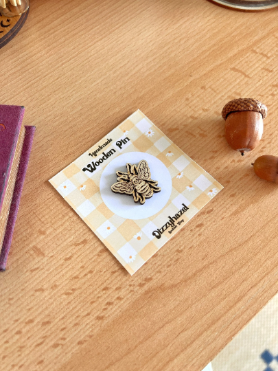 Wooden handmade pins (Bee Friends)